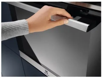    Electrolux EOE8P39WX / 