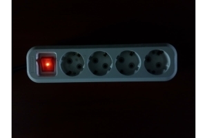   4-  . -.  . UNIVersal S304
