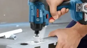  Bosch GDR 180-LI +  . : (  ) (06019G5124)