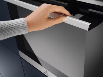    Electrolux EOE7P31X 